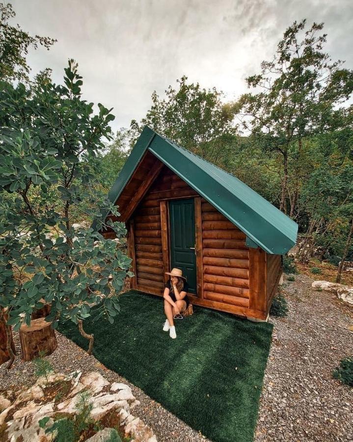 ホテル Camp Oaza,Lipa ツェティニェ エクステリア 写真