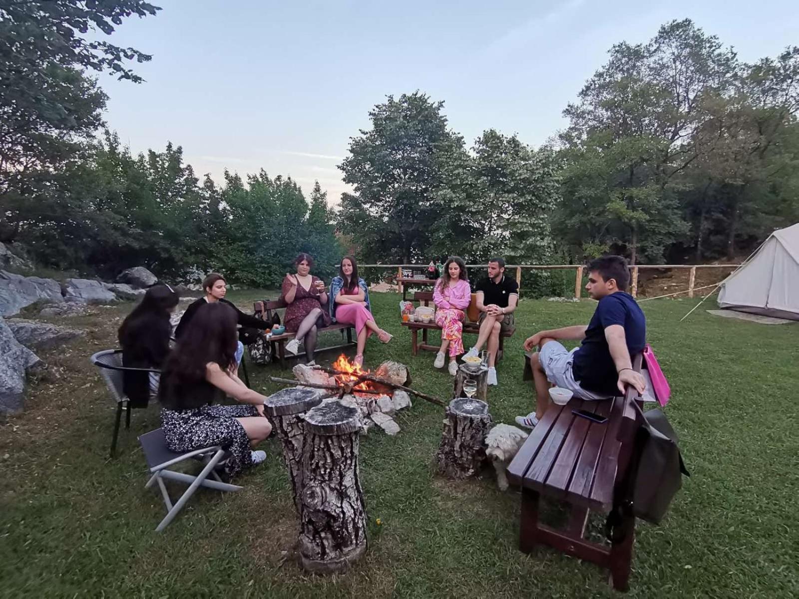 ホテル Camp Oaza,Lipa ツェティニェ エクステリア 写真