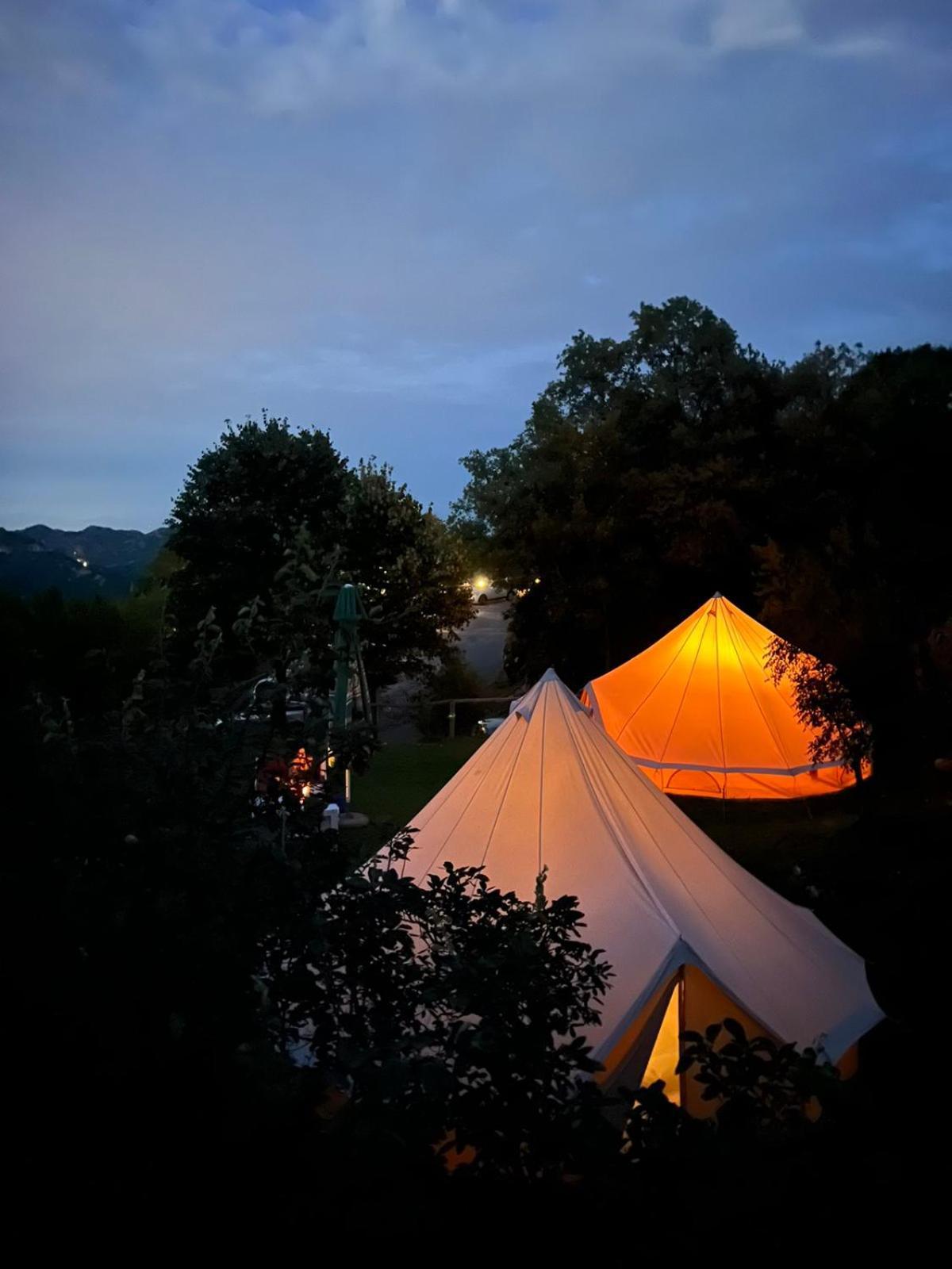 ホテル Camp Oaza,Lipa ツェティニェ エクステリア 写真