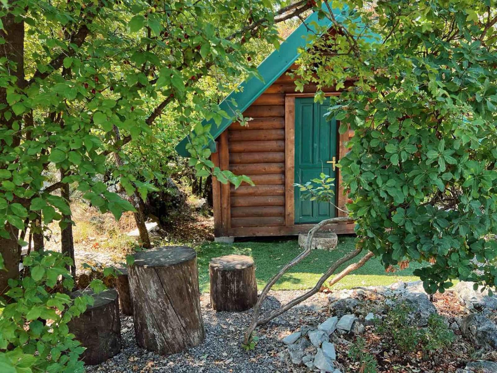 ホテル Camp Oaza,Lipa ツェティニェ エクステリア 写真
