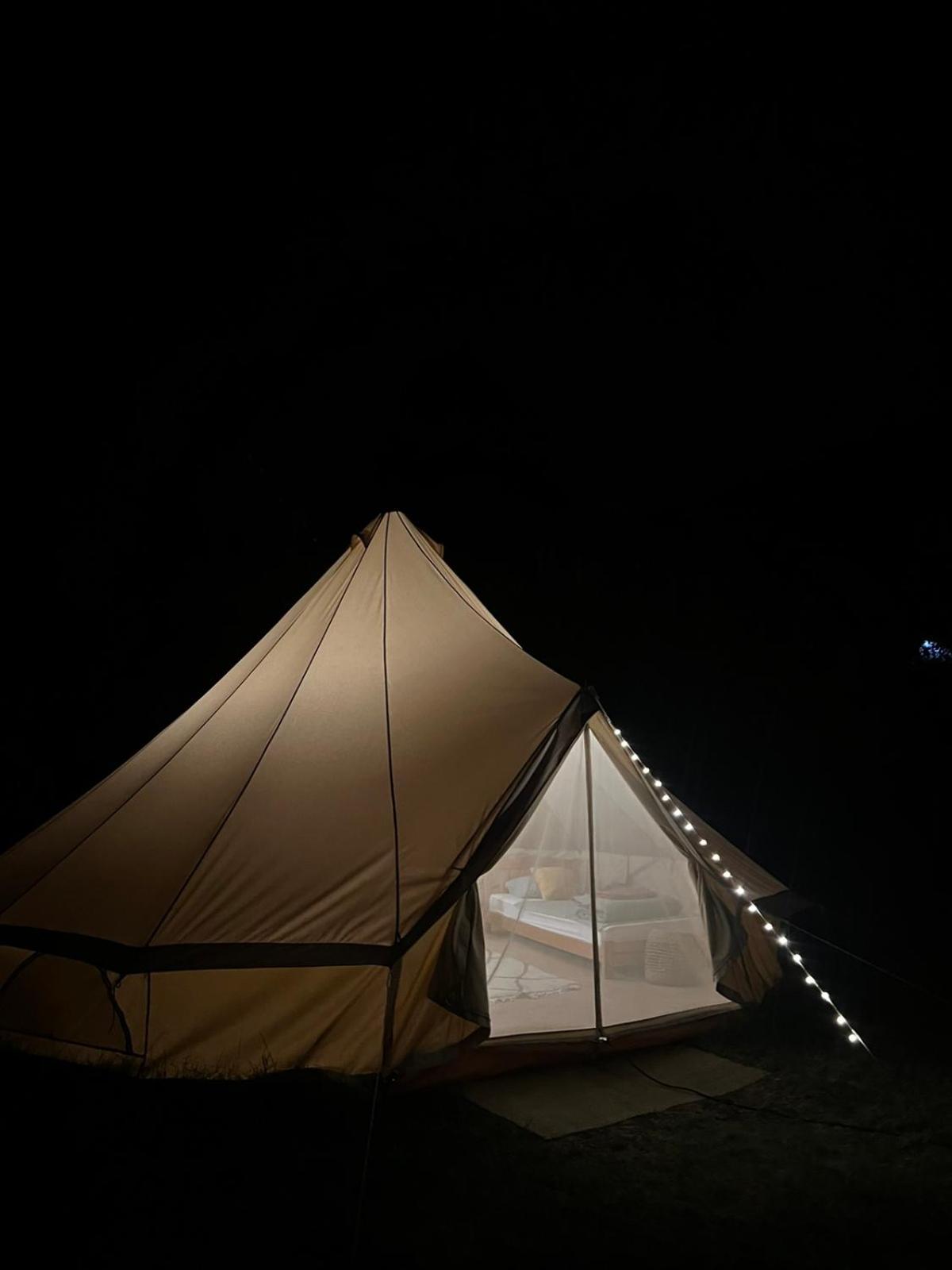 ホテル Camp Oaza,Lipa ツェティニェ エクステリア 写真