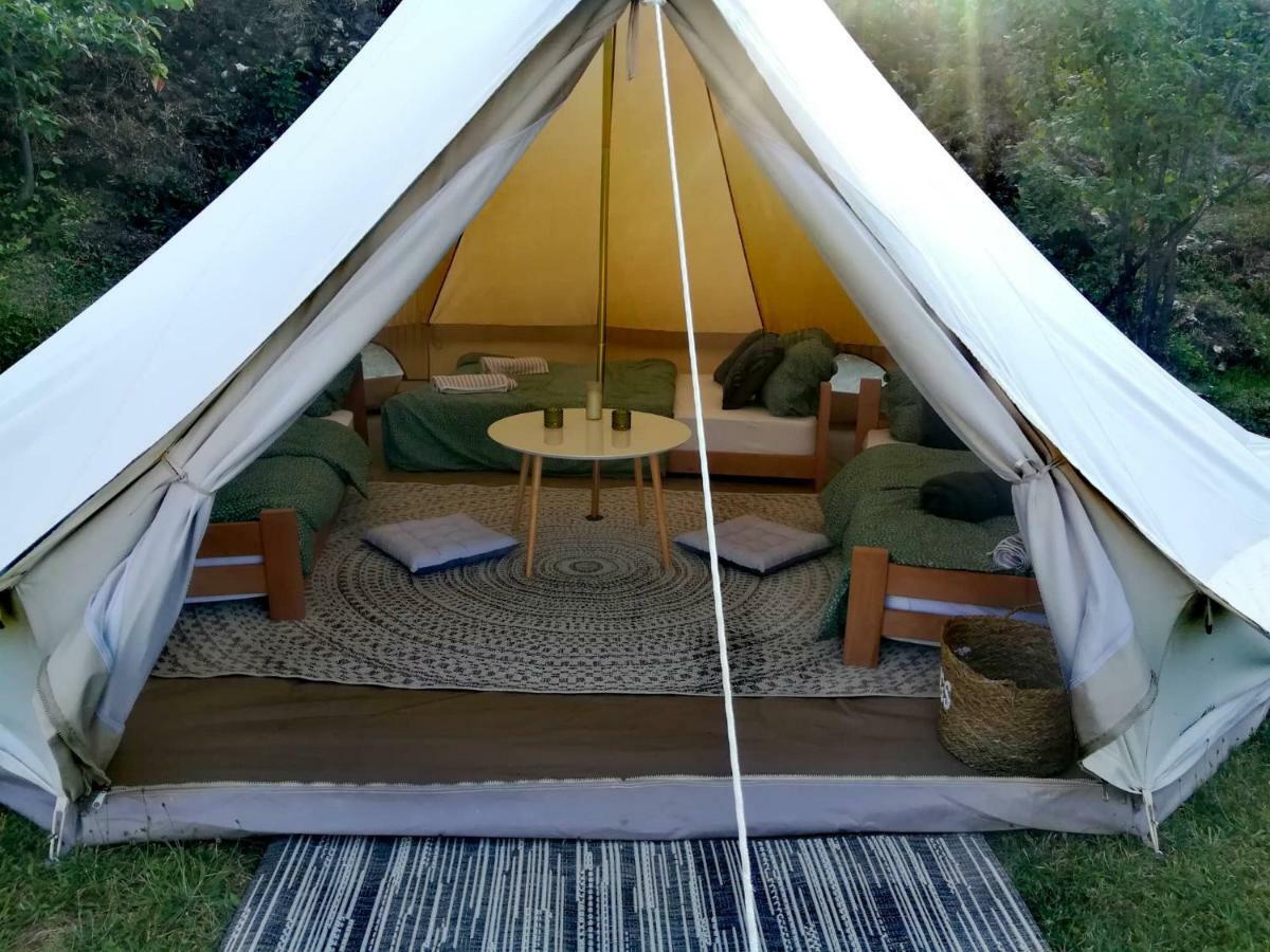 ホテル Camp Oaza,Lipa ツェティニェ エクステリア 写真