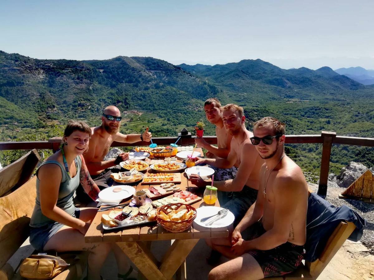 ホテル Camp Oaza,Lipa ツェティニェ エクステリア 写真